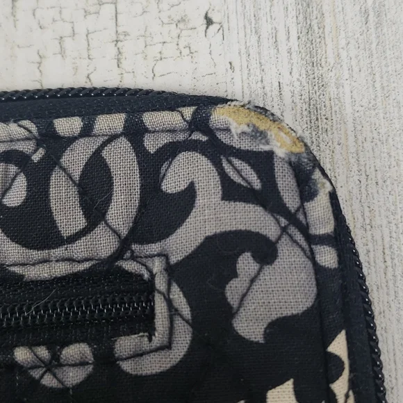 Loved Vera Bradley Canterbury Magenta fold zipup wristlet - Picture 9 of 12